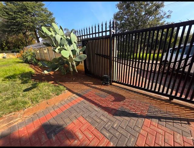 6 BEDROOM HOUSE FOR SALE IN GREENHILLS